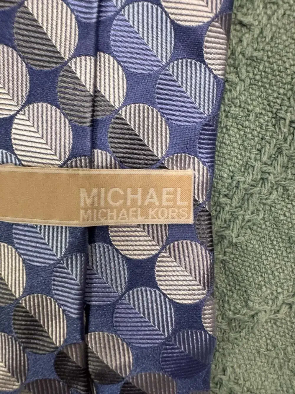 Michael Michael Kors Men's Blue Geometric Circle Pattern 100% Silk Necktie